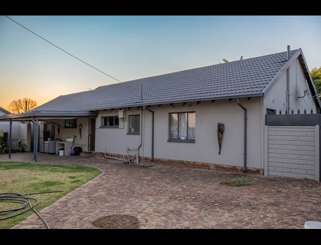 3 BEDROOM FREEHOLD FOR SALE IN FARRARMERE